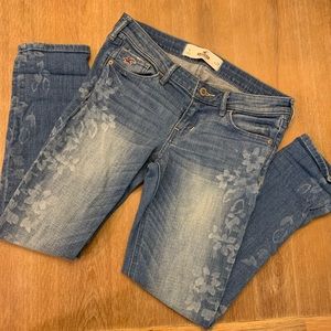Hollister Floral Medium Wash Skinny Jeans 5/27